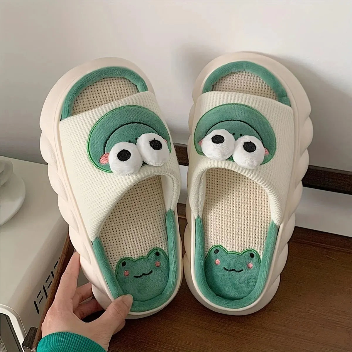 Women Cartoon Frog Slippers Winter Warm Indoor Home Slides Linen Thick Sole Couple Slipper Bedroom Anti Slip Shoes Sandals